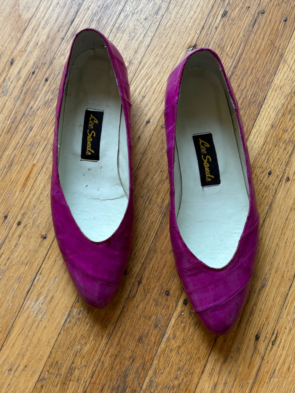LEE SANDS VINTAGE 1970s-1980s Fuchsia Eel-skin Leather Pumps
